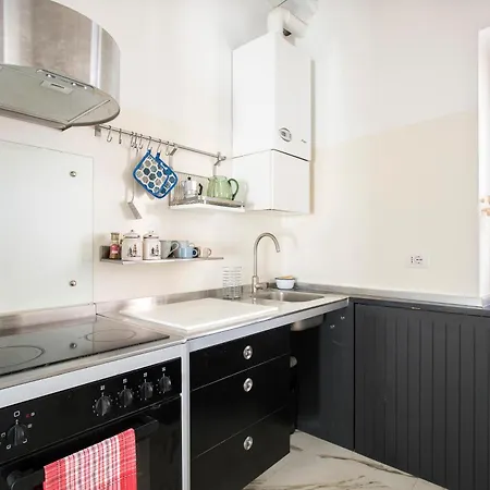 Apartman Boutique Apt Near Colosseum & Piazza Venezia